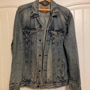 ✨🤠 Levi's Trucker Jacket - Size XXL - Reposh! 🤠✨
